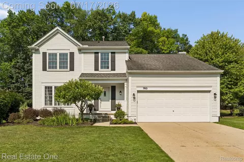 763 Whitney Dr, Rochester Hills, MI 48307
