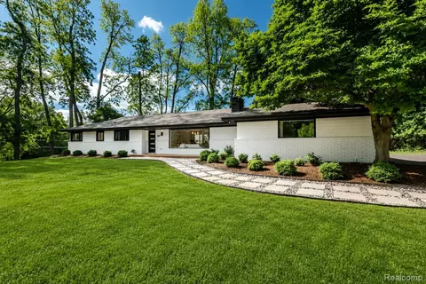 2129 Long Lake Shore Dr, West Bloomfield, MI 48323