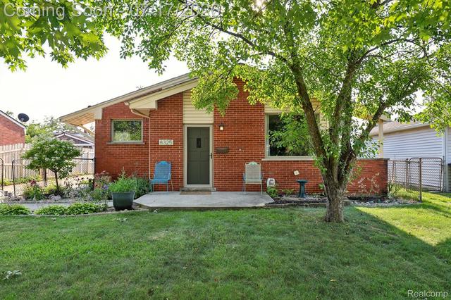 8325 N Hubbard St, Westland, MI 48185