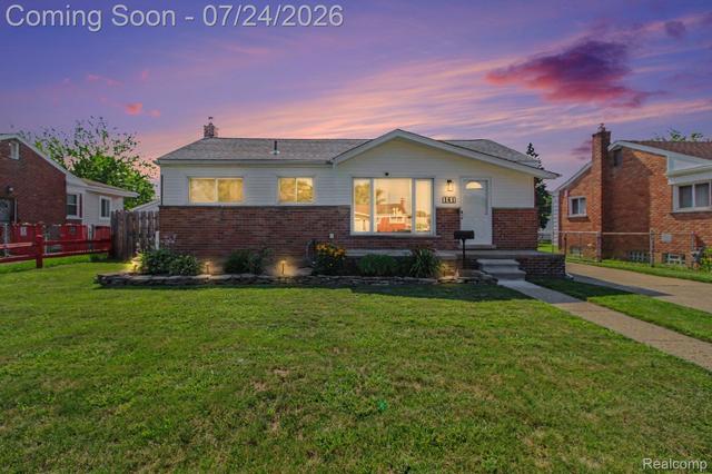 141 Gilman St, Garden City, MI 48135