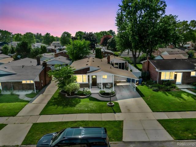 6151 Coolidge St, Dearborn Heights, MI 48127