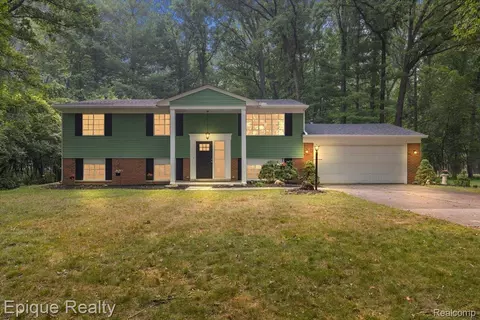 25154 Westmoreland Dr, Farmington Hills, MI 48336