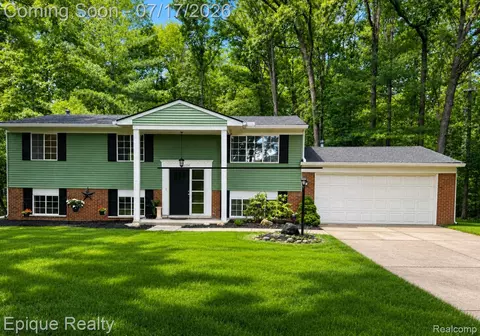 25154 Westmoreland Dr, Farmington Hills, MI 48336