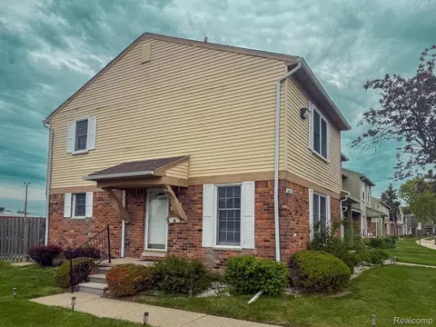 36721 Park Place Dr, Sterling Heights, MI 48310