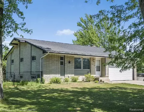 28906 Lorikay St, Farmington Hills, MI 48334