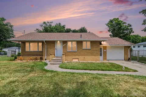 5199 Lapeer Rd, Burton, MI 48509