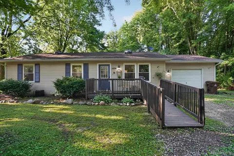 8696 Sargent Rd, Handy, MI 48836