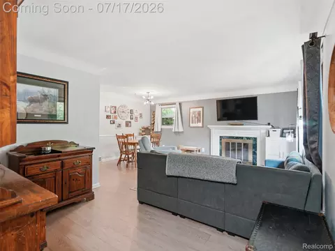 21920 Mauer St, Saint Clair Shores, MI 48080