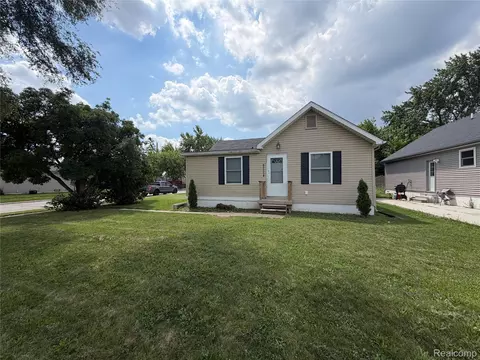19820 E 14 Mile Rd, Roseville, MI 48066