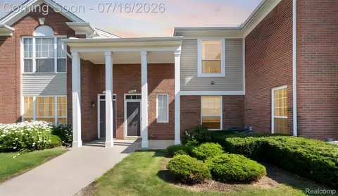 16524 Radison Dr, Macomb, MI 48044