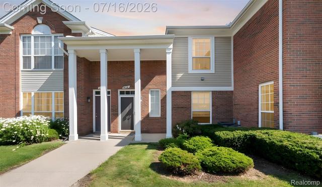 16524 Radison Dr, Macomb, MI 48044
