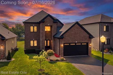 10641 Lone Oak Cir, Grand Blanc, MI 48439