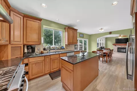 Kitchen - 50414 Greycoat Ln, Macomb, MI 48044 photo 4 of 5
