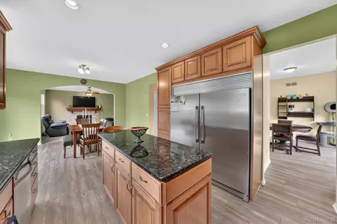 Kitchen - 50414 Greycoat Ln, Macomb, MI 48044 photo 3 of 5