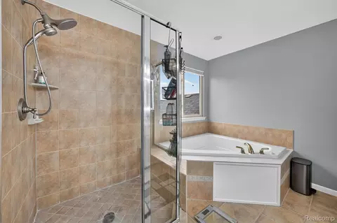 Bath - 50414 Greycoat Ln, Macomb, MI 48044 photo 7 of 8