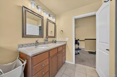 Bath - 50414 Greycoat Ln, Macomb, MI 48044 photo 3 of 8