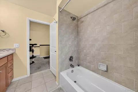 Bath - 50414 Greycoat Ln, Macomb, MI 48044 photo 4 of 8