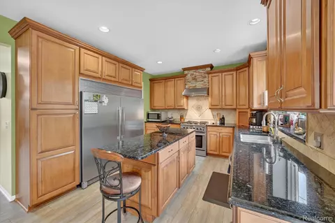 Kitchen - 50414 Greycoat Ln, Macomb, MI 48044 photo 2 of 5