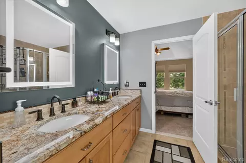 Bath - 50414 Greycoat Ln, Macomb, MI 48044 photo 6 of 8