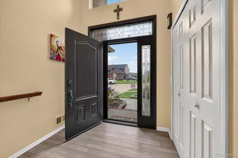 Entry Way - 50414 Greycoat Ln, Macomb, MI 48044 photo 2 of 6