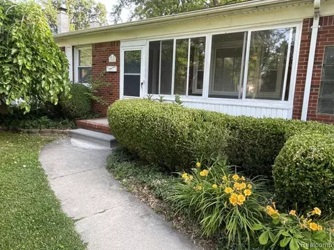 21607 Madison St, Saint Clair Shores, MI 48081