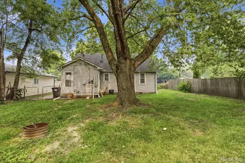 Exterior - 5852 Beech Daly Rd, Taylor, MI 48180 photo 3 of 4