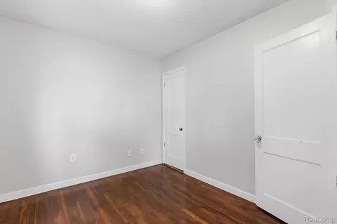 Bedroom - 5852 Beech Daly Rd, Taylor, MI 48180 photo 4 of 5