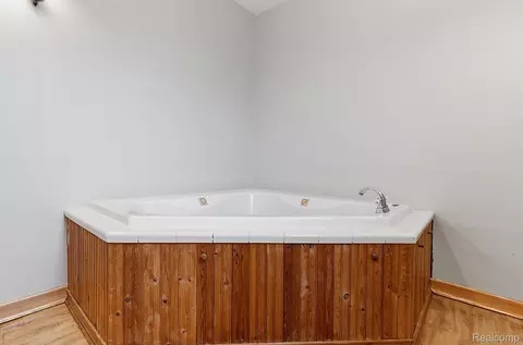 Bath - 5852 Beech Daly Rd, Taylor, MI 48180 photo 1 of 5