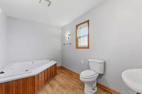 Bath - 5852 Beech Daly Rd, Taylor, MI 48180 photo 4 of 5