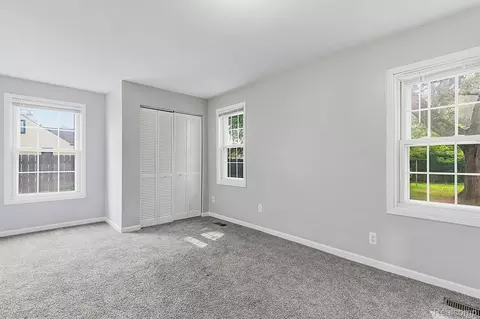Bedroom - 5852 Beech Daly Rd, Taylor, MI 48180 photo 1 of 5