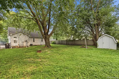 Exterior - 5852 Beech Daly Rd, Taylor, MI 48180 photo 2 of 4