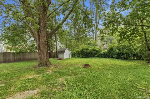 Exterior - 5852 Beech Daly Rd, Taylor, MI 48180 photo 1 of 4
