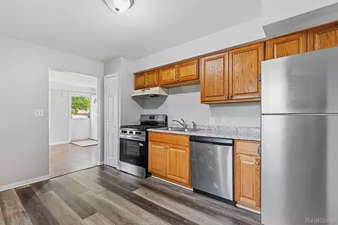Kitchen - 5852 Beech Daly Rd, Taylor, MI 48180 photo 2 of 3