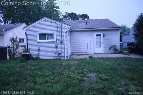 34861 John St, Wayne, MI 48184 photo 3