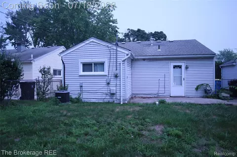 34861 John St, Wayne, MI 48184 photo 9