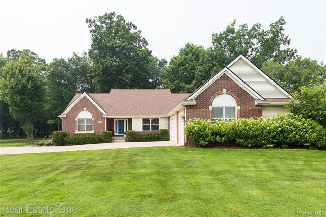 28625 Coyote Ct, Lyon, MI 48165