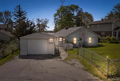 8294 Lagoon St, Commerce, MI 48382