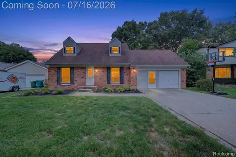 891 Devonshire Blvd, Brighton, MI 48116