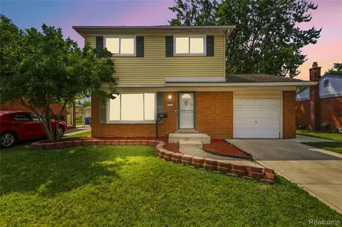 30523 Grandview Ave, Westland, MI 48186