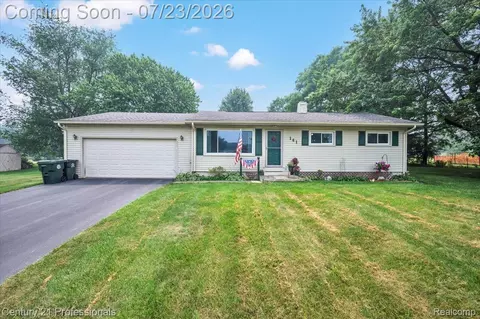 161 Eastview St, Orion, MI 48362