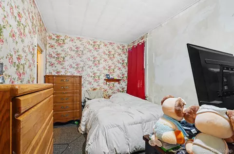 Bedroom - 612 Vine St, St. Clair, MI 48079 photo 2 of 2