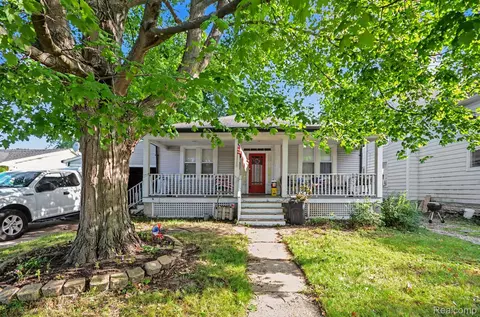 Exterior - 612 Vine St, St. Clair, MI 48079 photo 3 of 14