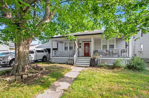 Exterior - 612 Vine St, St. Clair, MI 48079 photo 4 of 14
