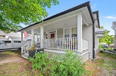 Exterior - 612 Vine St, St. Clair, MI 48079 photo 11 of 14