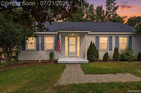 5608 Clinton River Dr, Waterford, MI 48327