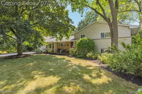 520 Hillboro Dr, Bloomfield Hills, MI 48301