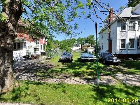 866 Pingree St, Detroit, MI 48202