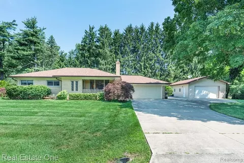 5055 Eastbrook Ct, Shelby Township, MI 48316