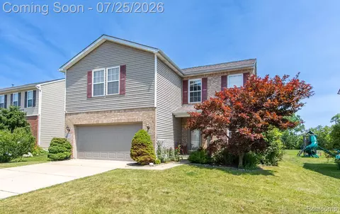 2550 Compton Dr, Waterford, MI 48329