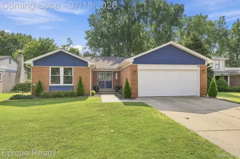 35226 Collingwood Dr, Sterling Heights, MI 48312
